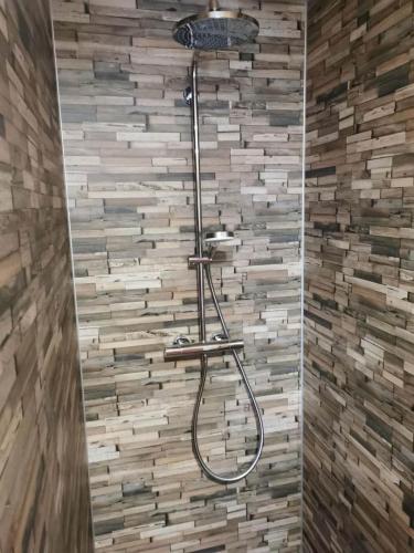 DOUCHE-EN-PANNEAUX-VIPANEL